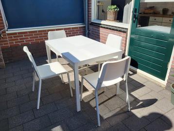Ikea Vangsta uitschuiftafel met 4 stoelen