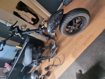 Piaggio zip BROM frame + zip sp voorvork orgineel beschikbaar voor biedingen