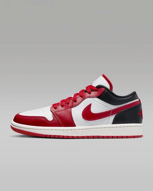 Air Jordan 1 Low ‘reverse black toe, Kleding | Dames, Schoenen, Nieuw, Sneakers of Gympen, Rood, Ophalen of Verzenden