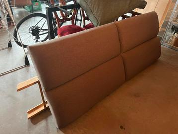 Taupe hoofdbord beschikbaar voor biedingen
