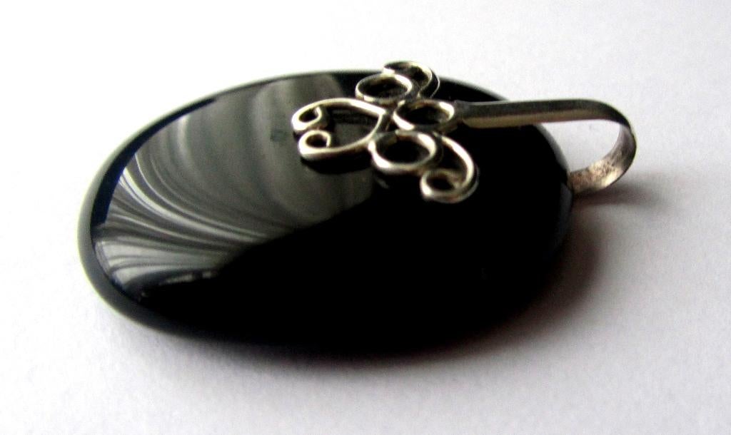 Opmerkelijke 925 zilver hanger met onyx Antiek, Sieraden, Tassen en Uiterlijk, Antieke sieraden, Ophalen, Zilver, Hanger, Met edelsteen