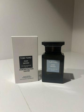 Tom Ford Oud Wood – Pure Luxe in een Donkere Houttoon beschikbaar voor biedingen