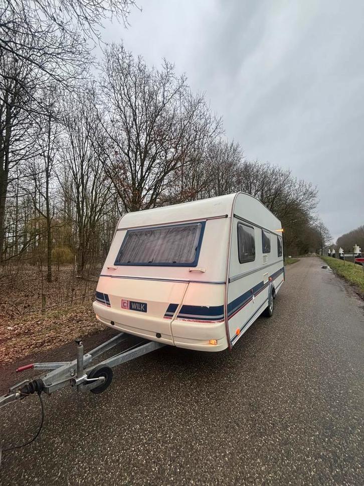 Wilk 540 MET KINDER KAMER EN VOORTENT !, Caravans en Kamperen, Caravans, Bedrijf, tot en met 6, 1000 - 1250 kg, Rondzit, Wilk