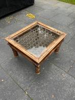 Teak houten bijzet tafel met gietijzeren frame en glasplaat, Huis en Inrichting, Tafels | Bijzettafels, Minder dan 55 cm, Vierkant