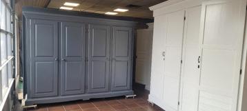 Garderobe brocante kasten, kledingkasten, slaapkamerkasten beschikbaar voor biedingen