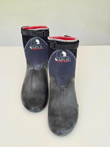 ATAN surfschoenen set beschikbaar voor biedingen