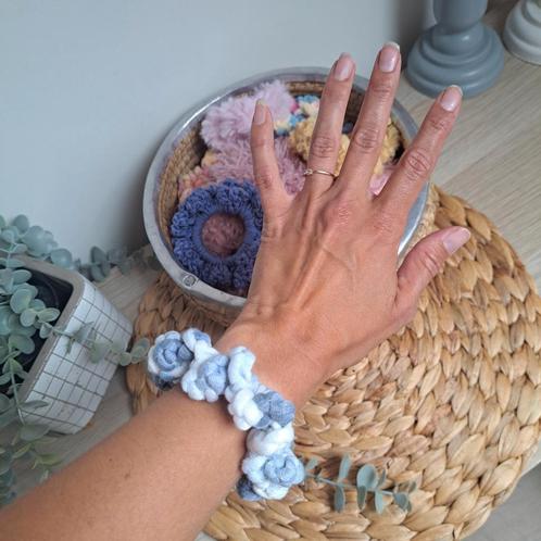 Scruncies in diverse kleuren en stijlen ‍️, Sieraden, Tassen en Uiterlijk, Uiterlijk | Haarverzorging, Zo goed als nieuw, Ophalen of Verzenden