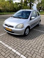 Toyota Yaris 1.3 16V 3DR Linea SOL AUT 2000 Grijs. 75100 km, Auto's, Origineel Nederlands, Te koop, Zilver of Grijs, 5 stoelen