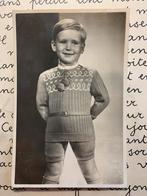 Jongetje in gebreid pakje (NN), Ophalen of Verzenden, 1920 tot 1940, Gelopen, Kinderen
