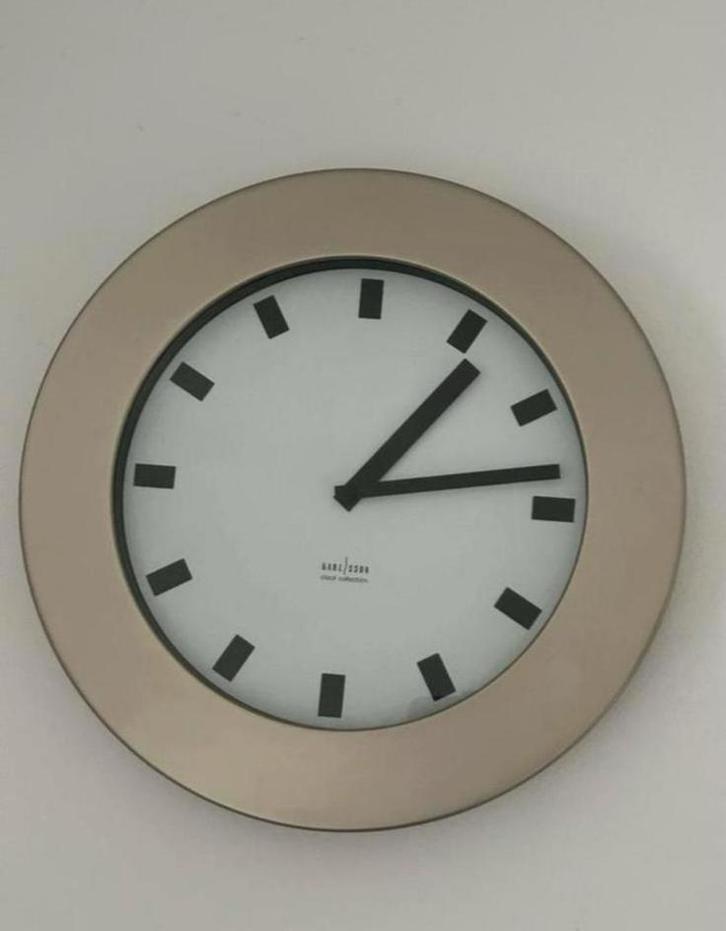 Karlsson stijlvol design, Huis en Inrichting, Woonaccessoires | Klokken, Zo goed als nieuw, Wandklok, Analoog, Ophalen