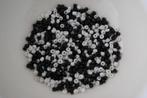 zakje met 10 gram rocailles 2 mm zwart, wit, Nieuw, Kraal, Ophalen of Verzenden