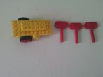 Lego: Opwindbare onderstel met 2 sleutels, Ophalen of Verzenden, Gebruikt, Lego