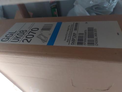 Nieuwe in doos Velux dakraam UK08ggl 2070 + gootstukken, Doe-het-zelf en Verbouw, Glas en Ramen, Nieuw, Dakraam, 120 tot 160 cm