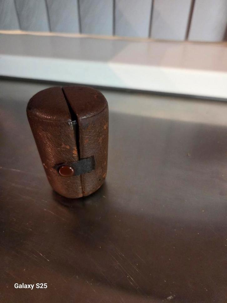 Antieke lederen borrelglashouder met borrelglas, Antiek en Kunst, Antiek | Glas en Kristal, Ophalen of Verzenden