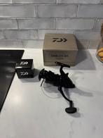 een nieuwe daiwa emblem br 10000 baitrunner ,  oersterk !, Watersport en Boten, Ophalen of Verzenden, Nieuw, Molen