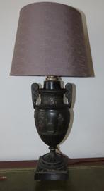 Antieke bronzen vaas op pootjes, incl lamp en lampenkap, Ophalen