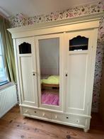 Brocante, massief houten, pastel gele kinderkledingkast, Antiek en Kunst, Ophalen