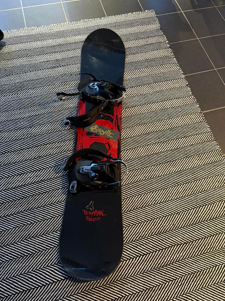 Snowboard Atomic 154cm. Incl. Bindingen en hoes!, Sport en Fitness, Snowboarden, Ophalen of Verzenden, Zo goed als nieuw, Board