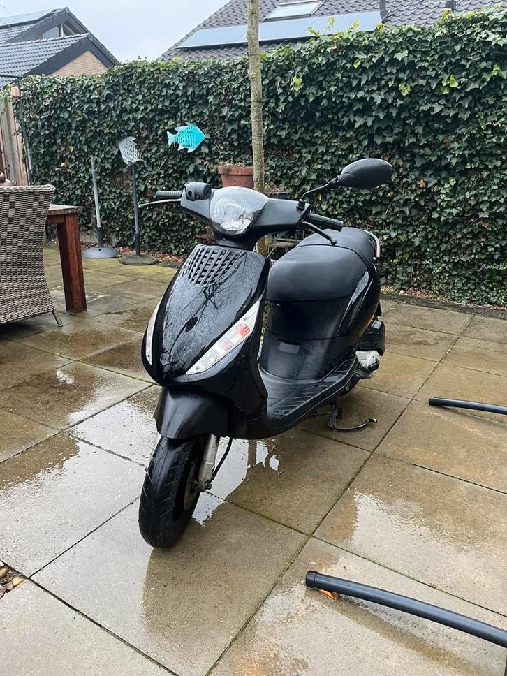 Piaggio Zip 2017, Fietsen en Brommers, Scooters | Piaggio, Zo goed als nieuw, Zip, Benzine, Ophalen of Verzenden