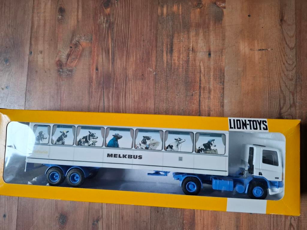 Lion Toys Melkbus vrachtwagen met koeien, Overige merken, 1:32 tot 1:50, Ophalen of Verzenden, Zo goed als nieuw