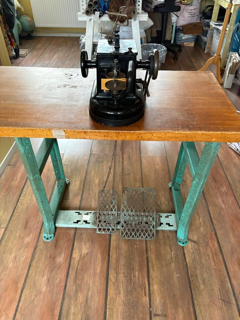 Bontstikker / Lederriemen Stikmachine - Kostuumatelier, Hobby en Vrije tijd, Naaimachines en Toebehoren, Gebruikt, Naaimachine