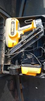 DeWalt tacker met twee accu's - moet nagekeken worden, Ophalen of Verzenden, Gebruikt