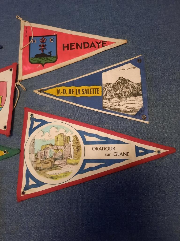 Vintage souvenir vaantjes, vlaggetjes, Ophalen of Verzenden, Zo goed als nieuw