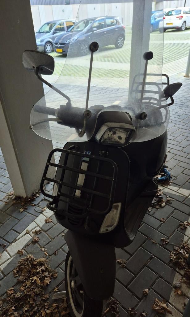 Vespa S 2012 - zwart. Bodem rot, motor loopt. blauw kenteken, Fietsen en Brommers, Ophalen, Gebruikt, Benzine, Vespa