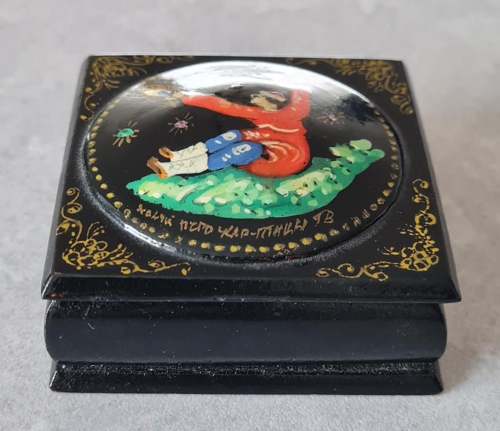 Mooi, gesigneerd Russisch lakdoosje, Ophalen of Verzenden