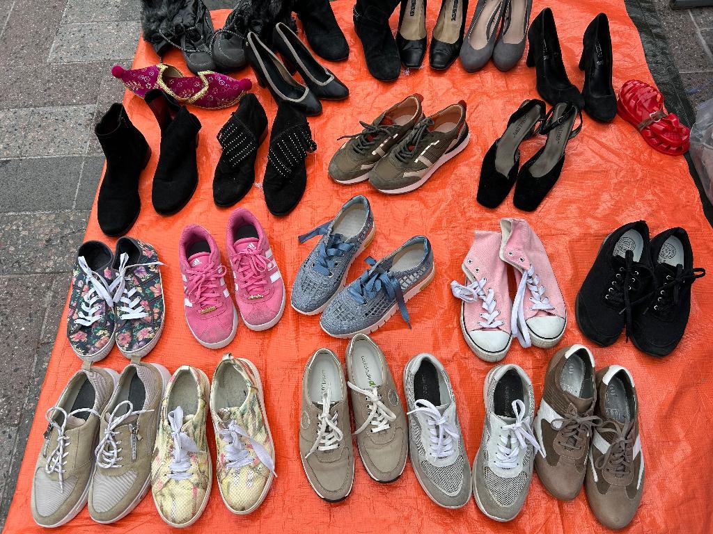 Schoenen 20 paar voor de handel, Ophalen, Overige kleuren, Sneakers of Gympen, Onbekend
