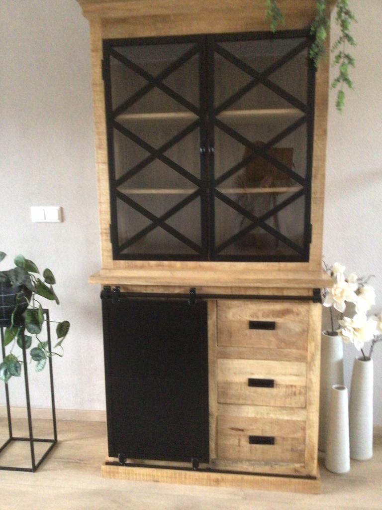 Mangohout Buffetkast met Glazen Deuren en Lades, Huis en Inrichting, Kasten | Buffetkasten, Gebruikt, 100 tot 150 cm, Ophalen of Verzenden