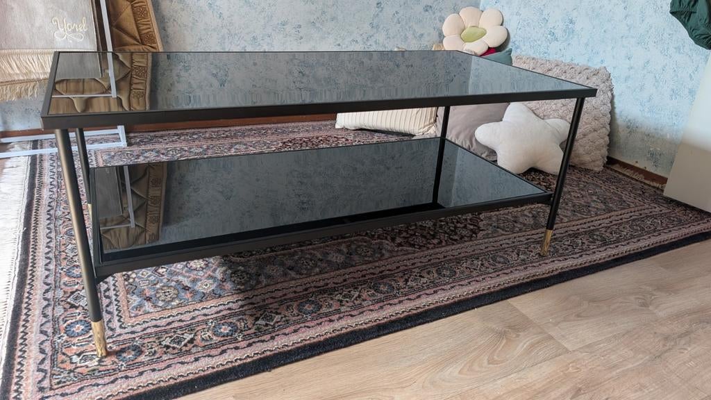 Zwarte glazen salontafel met gouden pootjes, Ophalen, 50 tot 100 cm, Zo goed als nieuw, Minder dan 50 cm