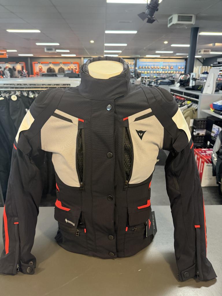 DAINESE CARVE MASTER 2 LADY GORE-TEX, LAATSTE MAAT: 42, Motoren, Kleding | Motorkleding, Jas | textiel, Dames, Nieuw met kaartje