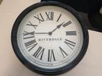 Riverdale Klok, Huis en Inrichting, Woonaccessoires | Klokken, Ophalen of Verzenden, Gebruikt, Analoog, Wandklok