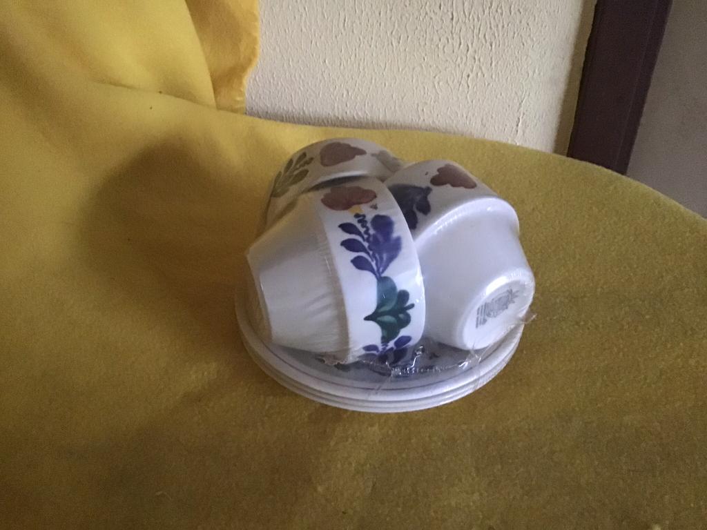 3 nieuwe boerenbont kop en schotels, Huis en Inrichting, Keuken | Servies, Nieuw, Ophalen of Verzenden, Kop(pen) en/of Schotel(s)