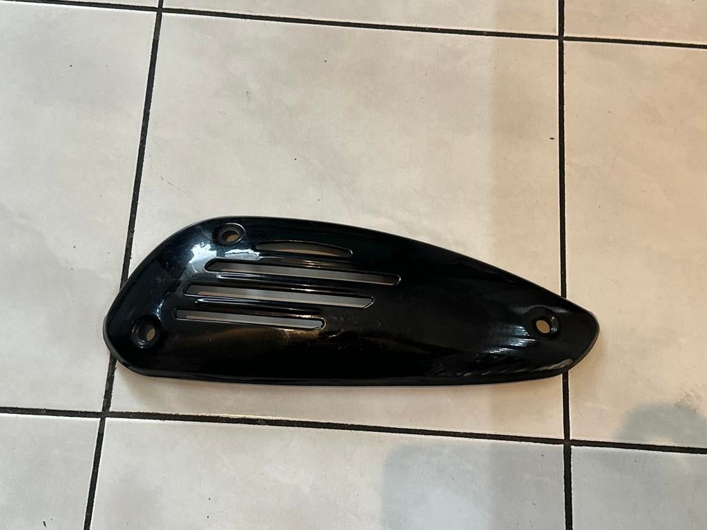 Vespa Sprint Primavera uitlaat hitteschild cover zwart, Motoren, Ophalen of Verzenden