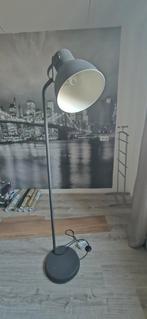 Ikea Hektar staande lamp grijs met voetknop, Ophalen, Zo goed als nieuw, Metaal, 150 tot 200 cm