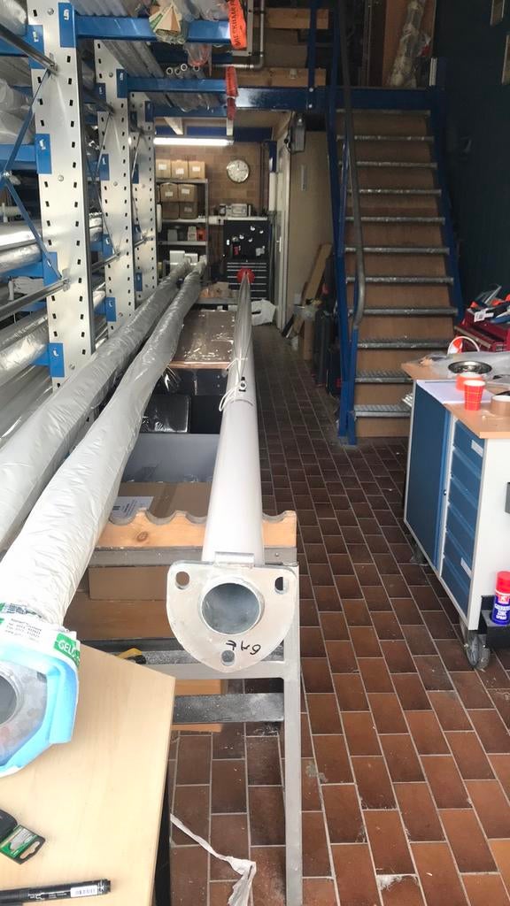 Zgan 6 meter polyester vlaggenmast met kantelbare voetplaat, Ophalen, Zo goed als nieuw