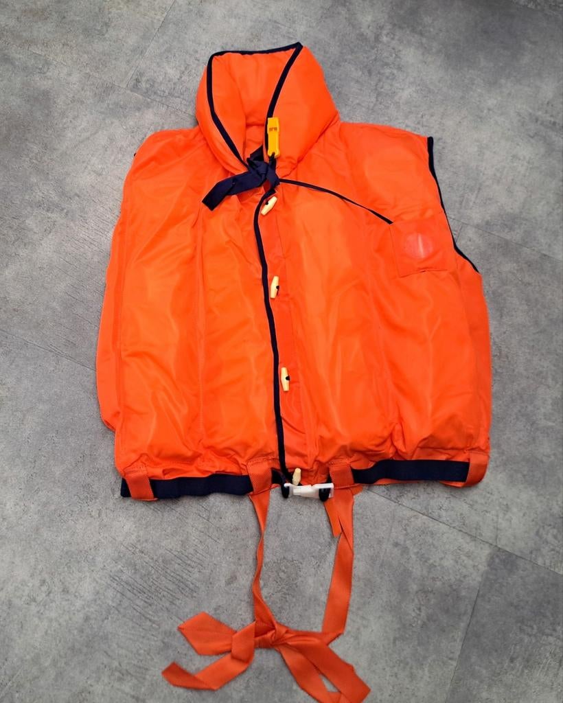 2 oranje reddingsvesten maat 56/58 en 44/48 samen voor €20, Ophalen of Verzenden, Nieuw, Dame of Heer, Wetsuit
