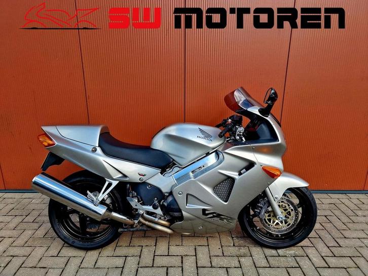 VFR800FI, LAGE KM, NETTE MOTOR, 1E EIG. VFR 800 FI, Motoren, Motoren | Honda, Bedrijf, Sport, meer dan 35 kW, 4 cilinders, Motorrijbewijs A