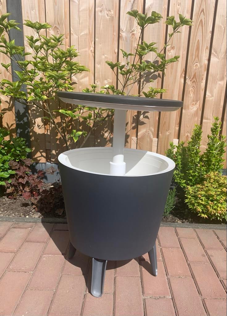 Keter Coolbar Partytafel - Koeler en bijzettafel in één, Tuin en Terras, Ophalen of Verzenden, Gebruikt, Rond, Kunststof