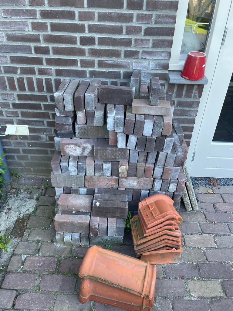 Gratis NIEUWE stenen en dakpannen, Doe-het-zelf en Verbouw, Metselstenen, Ophalen of Verzenden, Gebruikt, Bakstenen