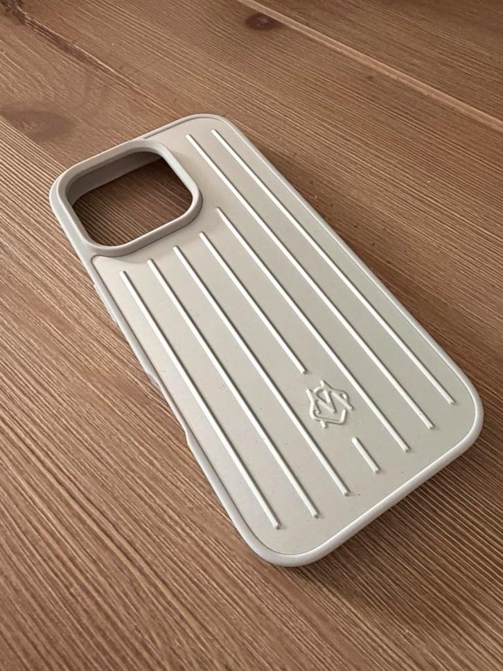 Nieuw RIMOWA iPhone 16 Pro Hoesje, Telecommunicatie, Mobiele telefoons | Hoesjes en Frontjes | Apple iPhone, Nieuw, Hoesje of Tasje