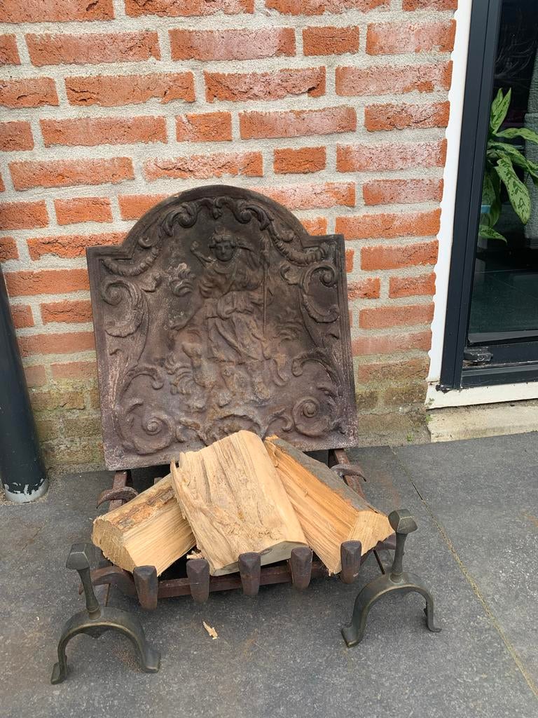 Haardplaat met bokken en vuurrooster, Ophalen, Gebruikt, Inzethaard, Houthaard