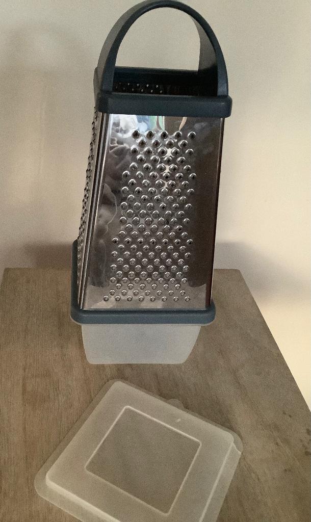 Kaas groente Rasp 4 Kanten vierkant Met opvangbak, Ophalen of Verzenden, Gebruikt