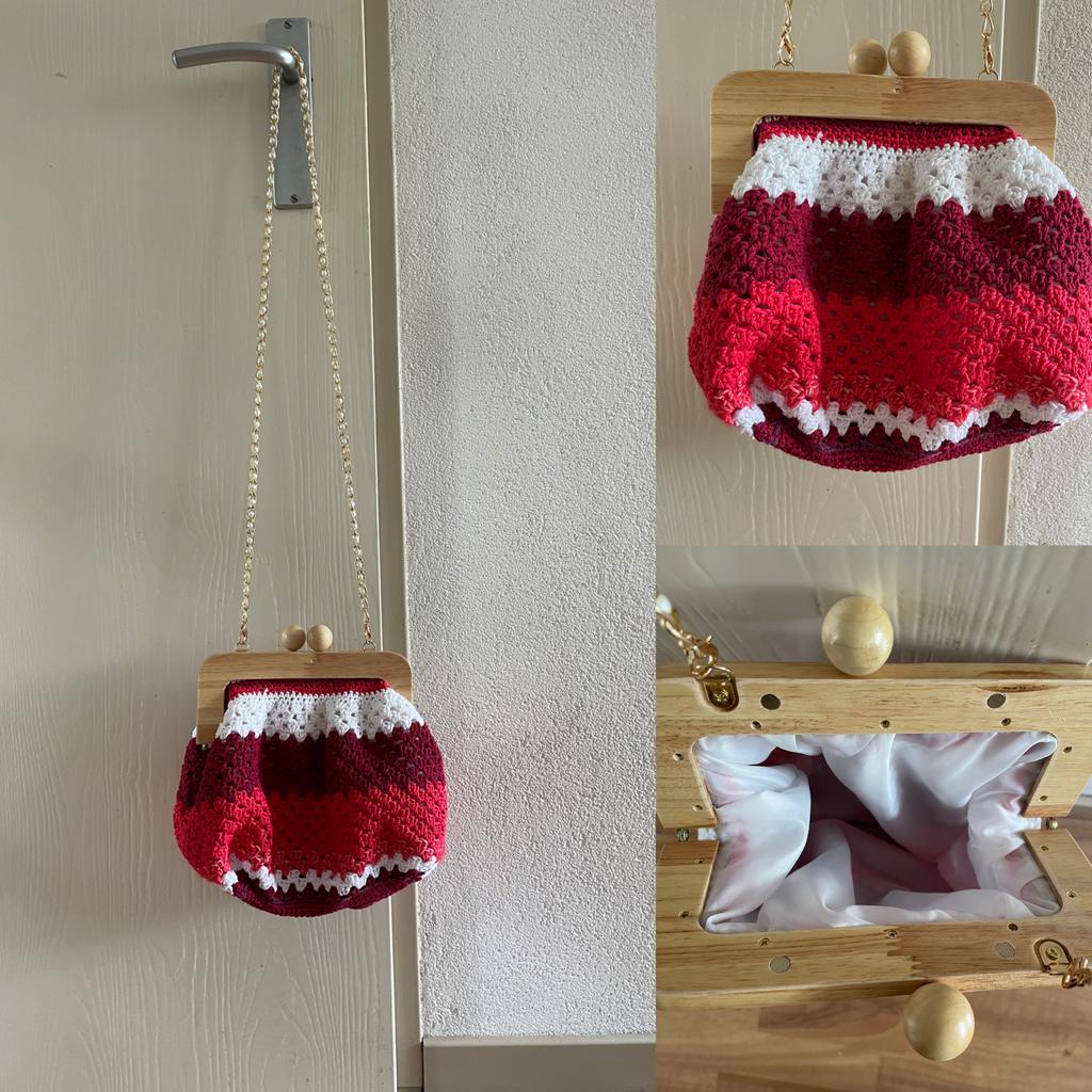 Unieke Gehaakte Tas met Houten Frame en Gouden Ketting, Ophalen of Verzenden, Zo goed als nieuw, Rood, Avondtasje