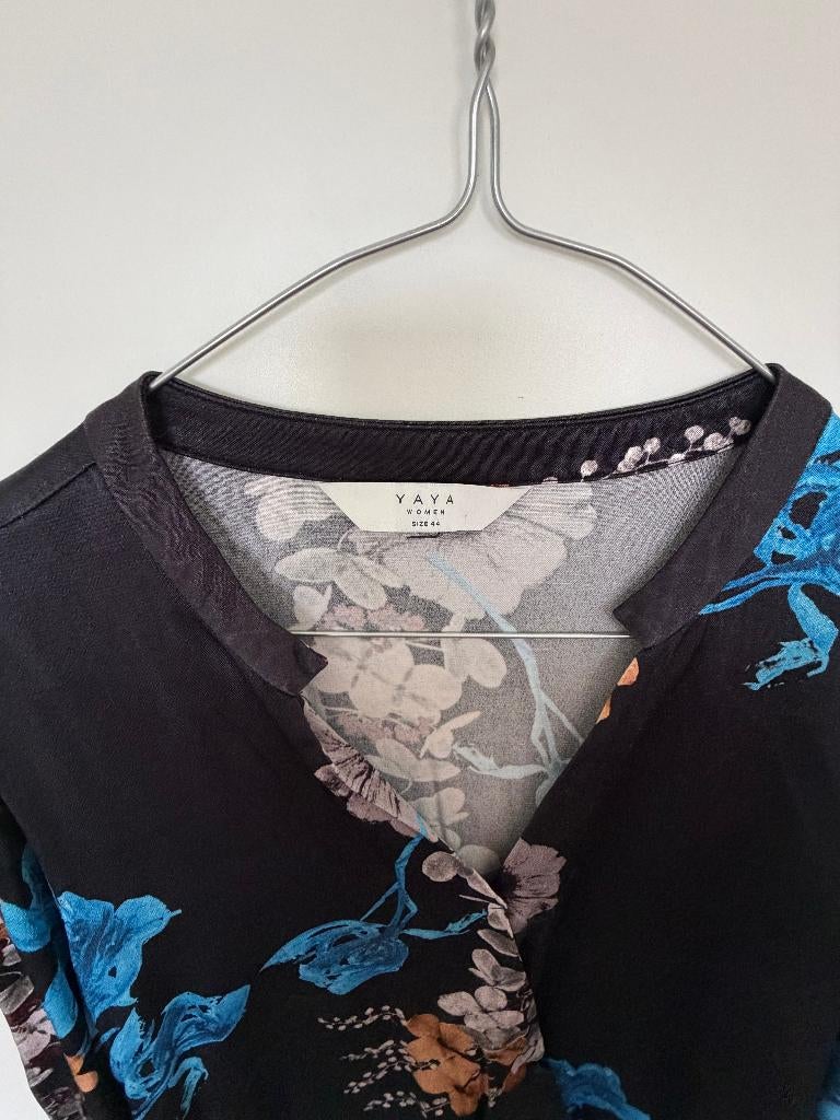 YAYA Women | overslagtop | zwart met bloemenprint | maat 44, Overige kleuren, Maat 42/44 (L), Ophalen of Verzenden, Zo goed als nieuw