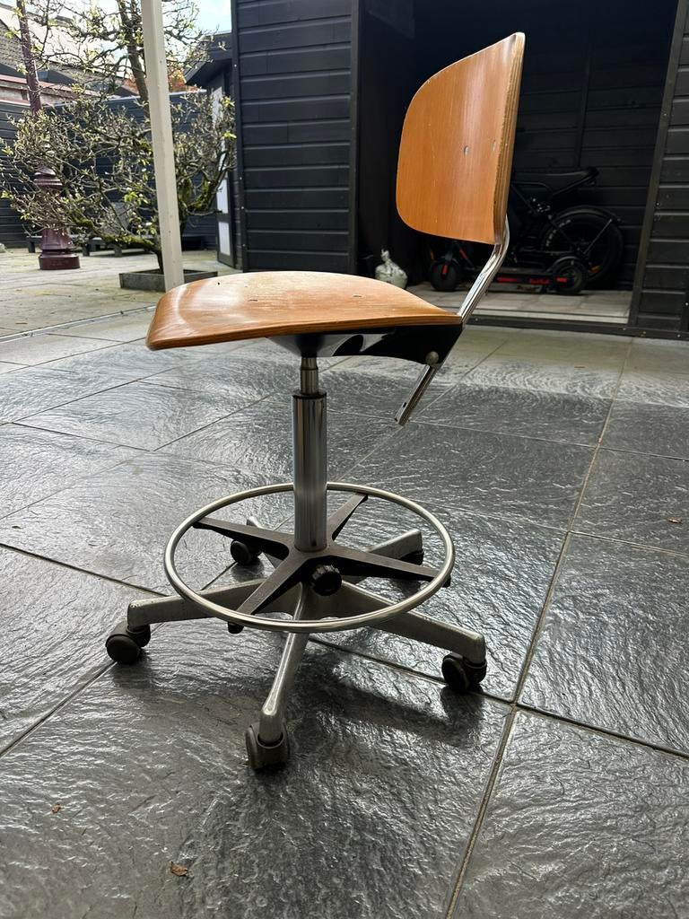 Vintage Atelier stoel / burostoel / werk kruk, 1 kruk, Ophalen, Gebruikt, 60 tot 90 cm