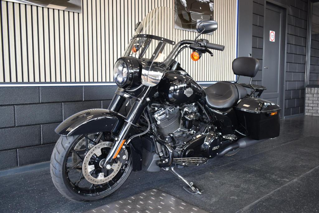 Harley Davidson 114 FLHRXS Road King Special Black Edition,, Motoren, Motoren | Harley-Davidson, Traction Control, Laan van Vredenoord 33
2289 DA  Rijswijk, NL