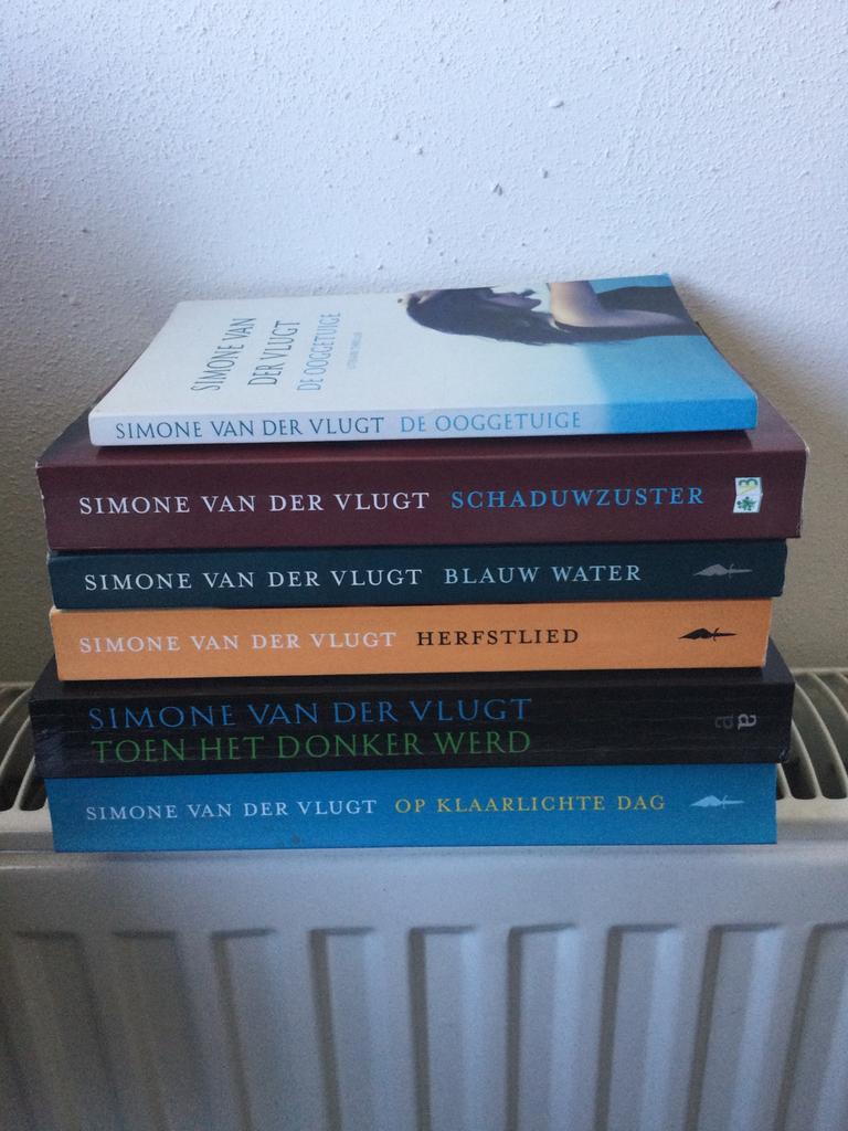 Thrillers van Simone vd Vlugt, Ophalen of Verzenden, Zo goed als nieuw